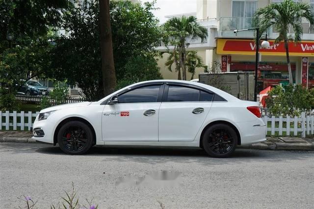 Cần bán gấp Chevrolet Cruze 1.8LTZ Sporty sản xuất 2017, màu trắng số tự động