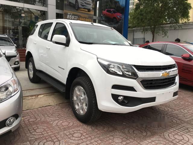 Bán ô tô Chevrolet Trailblazer sản xuất 2018, màu trắng, nhập khẩu Thái Lan