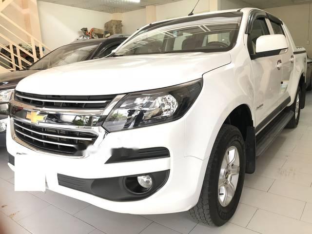 Bán Chevrolet Colorado LT 2.5 4x4 MT sản xuất năm 2017, màu trắng, nhập khẩu Thái số sàn