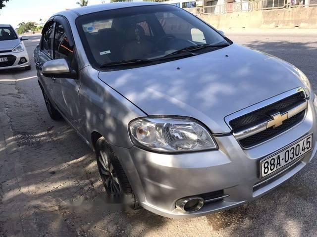 Bán Chevrolet Aveo năm sản xuất 2012, màu bạc