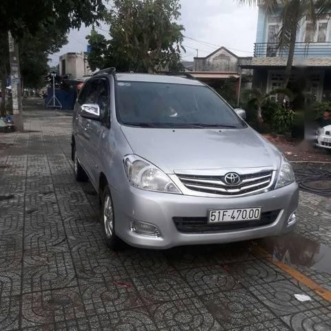 Bán xe Toyota Innova G 2010, màu bạc  