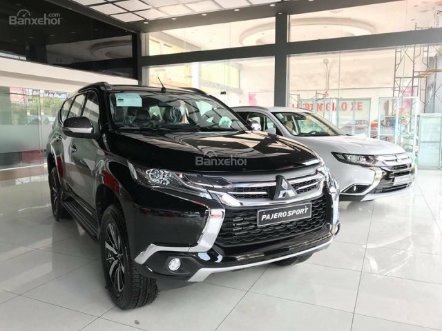 " Sốc" bán xe Pajero Sport 4x2 đời 2018, màu đen, máy dầu, nhập khẩu nguyên chiếc