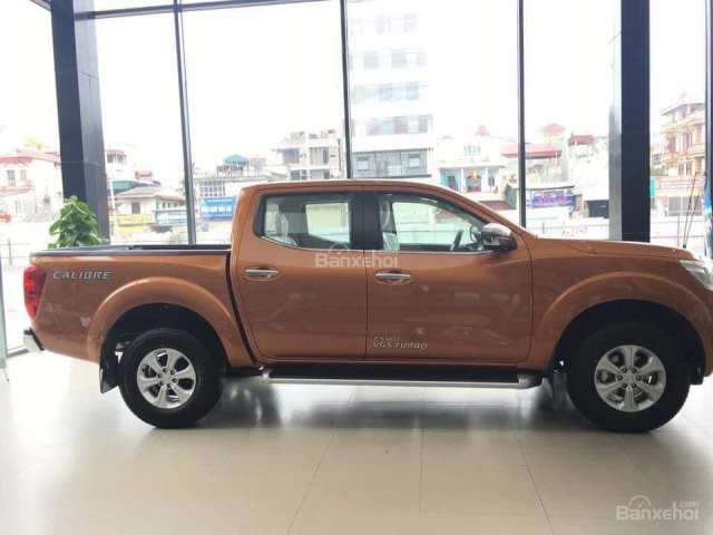 Navara mua xe giá rẻ tặng nắp thùng trong tháng 9