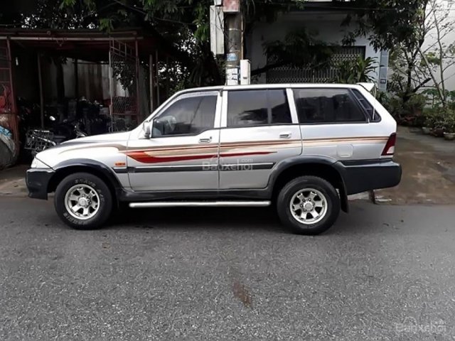 Bán Ssangyong Musso 2.3 2002, màu bạc 