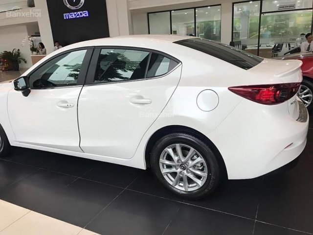 Bán ô tô Mazda 3 1.5 AT đời 2018, màu trắng 