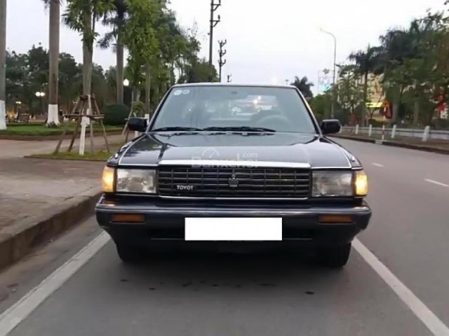 Cần bán Toyota Crown 2.8 MT năm sản xuất 1990, màu xám 