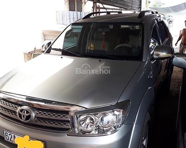 Bán Toyota Fortuner 2.7V 4x4 AT 2011, màu bạc  