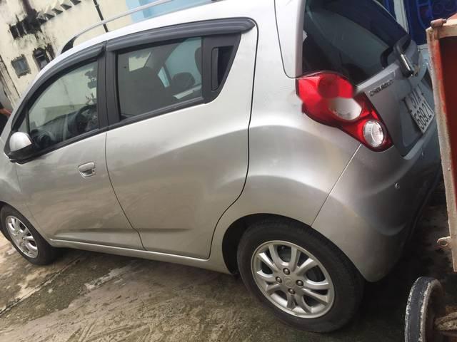 Cần bán Chevrolet Spark LTZ đời 2013, màu bạc như mới, giá chỉ 239 triệu