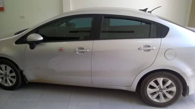 Bán ô tô Kia Rio đời 2016, màu bạc, nhập khẩu số sàn