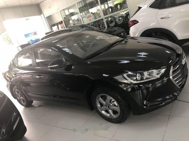 Bán ô tô Hyundai Elantra 1.6 MT sản xuất 2018, màu đen