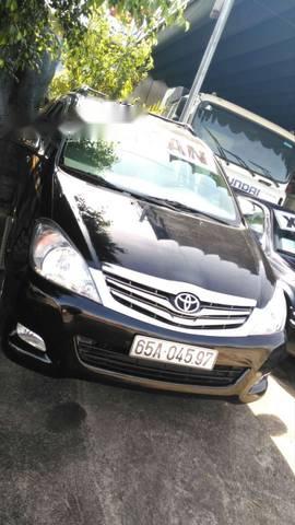 Bán Toyota Innova đời 2010, màu đen xe gia đình