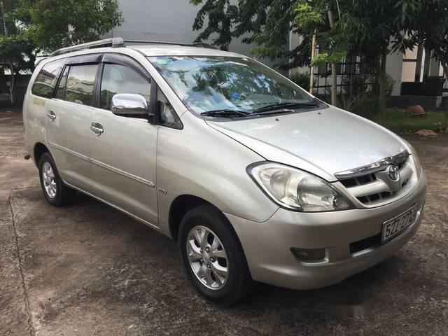 Cần bán gấp Toyota Innova G năm 2006, màu vàng, giá tốt