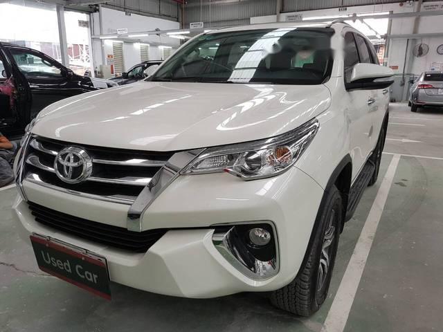 Cần bán xe Toyota Fortuner 2.7V đời 2017, màu trắng