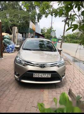 Bán Toyota Vios E sản xuất năm 2017, màu vàng số sàn