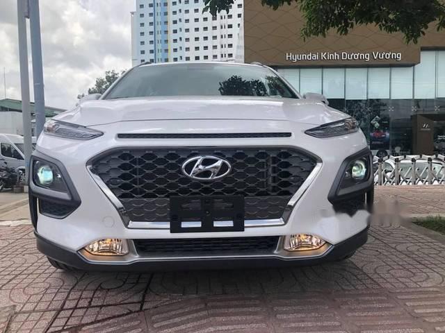Cần bán xe Hyundai Kona sản xuất năm 2018, màu trắng, 615 triệu