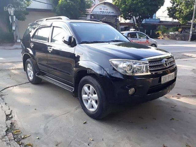 Cần bán xe Toyota Fortuner 2.7V 4x4 AT sản xuất 2010, màu đen 