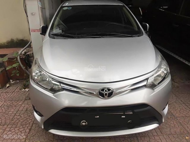 Bán xe Toyota Vios 1.5E 2017, màu bạc  