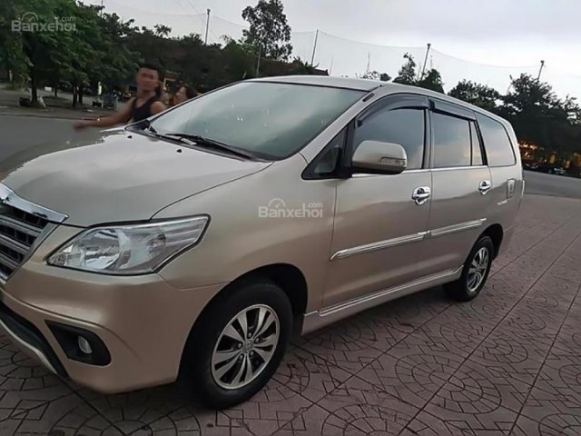 Bán Toyota Innova E sản xuất năm 2015, màu vàng cát