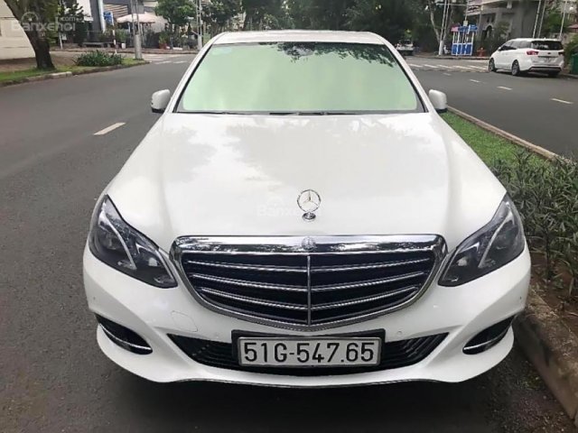 Bán Mercedes E200 năm sản xuất 2014, màu trắng số tự động