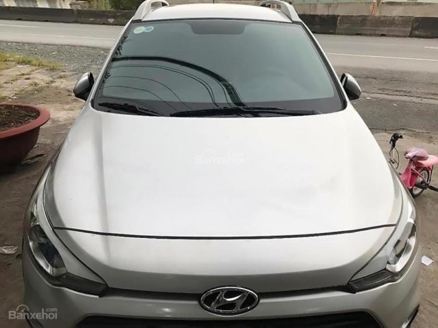 Bán Hyundai i20 Active AT sản xuất 2015, màu bạc, nhập khẩu 