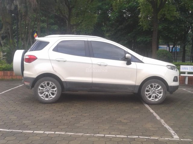 Cần bán Ford EcoSport năm 2016, màu trắng giá cạnh tranh