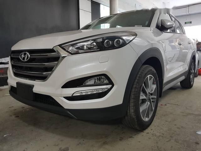 Cần bán Hyundai Tucson 2.0 AT năm sản xuất 2018, màu trắng, giá tốt