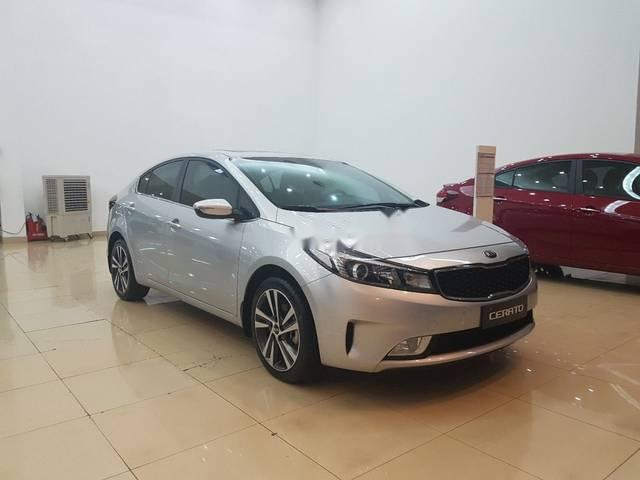 Cần bán xe Kia Cerato năm sản xuất 2018, màu bạc giá cạnh tranh