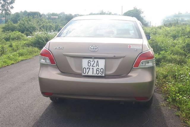 Bán Toyota Vios sản xuất 2009, màu vàng xe gia đình