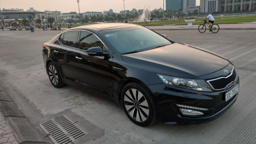 Cần bán xe Kia Optima 2.0 AT 2012, màu đen chính chủ