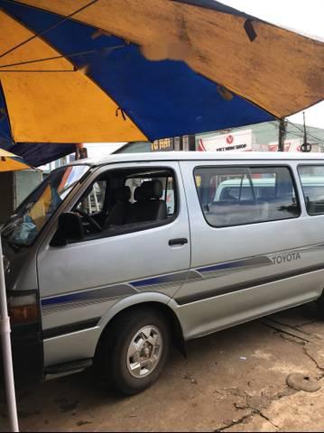 Cần bán Toyota Hiace đời 1999, màu bạc, giá chỉ 45 triệu