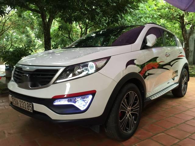 Cần bán lại xe Kia Sportage năm 2011, màu trắng, giá tốt