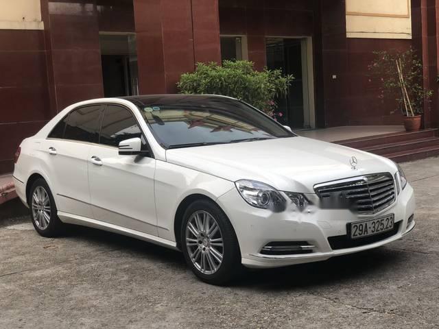 Bán xe Mercedes E300 2011, màu trắng, giá 968tr