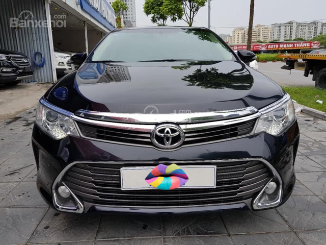 Cần bán lại xe Toyota Camry năm 2017, model 2018