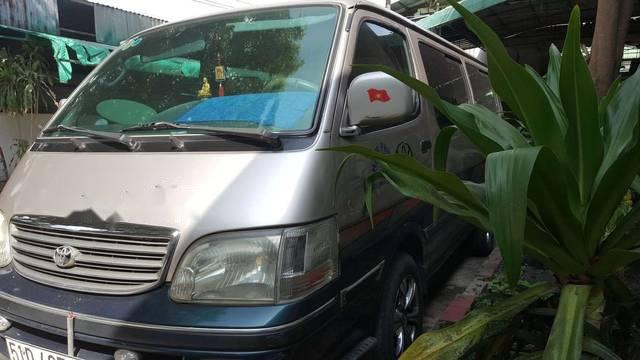 Cần bán gấp Toyota Hiace đời 2003, màu bạc giá cạnh tranh