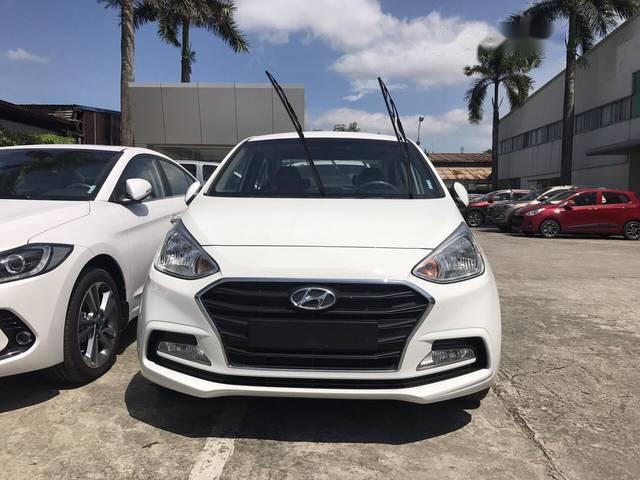 Bán xe Hyundai Grand i10 2018, màu trắng số sàn, giá 390tr