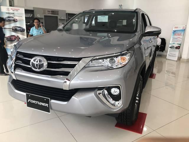 Bán Toyota Fortuner sản xuất 2018, màu bạc