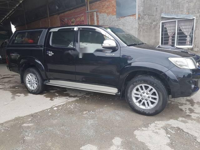 Bán xe Toyota Hilux sản xuất năm 2013 số sàn, 420tr0