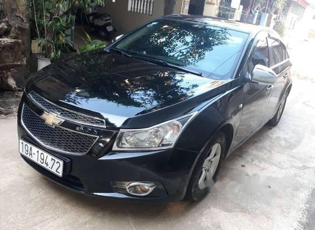 Cần bán xe Chevrolet Cruze MT sản xuất năm 2010, màu đen xe gia đình