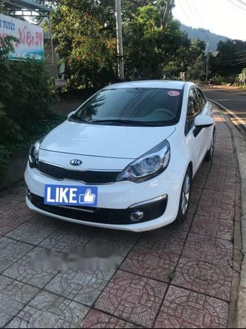 Cần bán Kia Rio 2016, màu trắng số sàn, 390tr