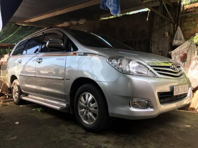 Cần bán gấp Toyota Innova V sản xuất năm 2008, màu bạc chính chủ