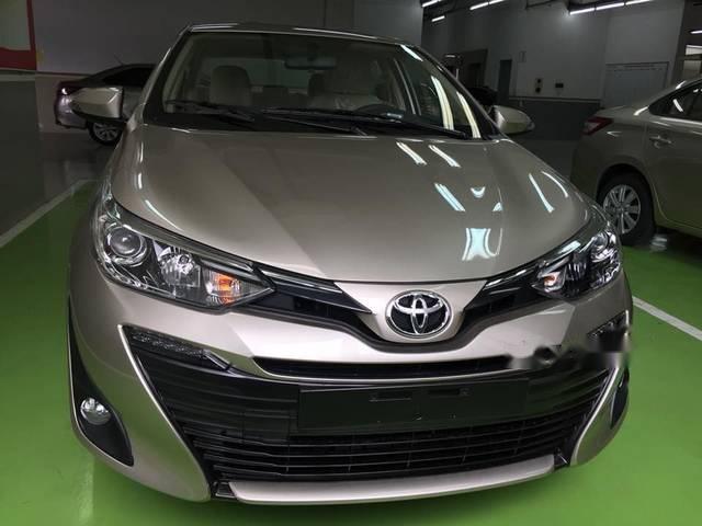 Cần bán xe Toyota Vios đời 2019, màu bạc