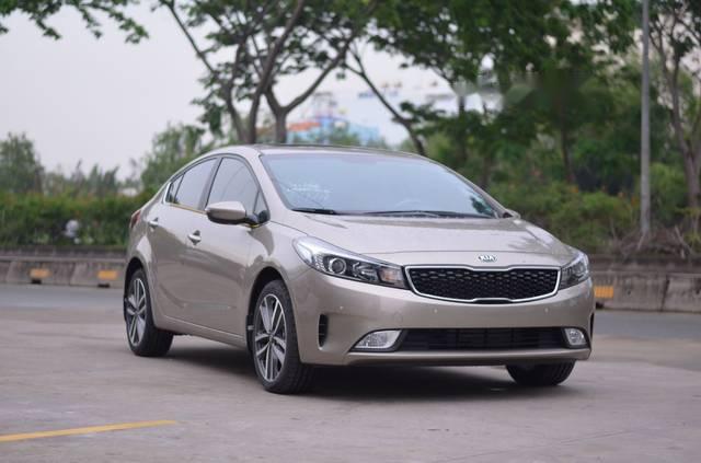 Xe Kia Cerato đời 2018, màu bạc, bán 499tr