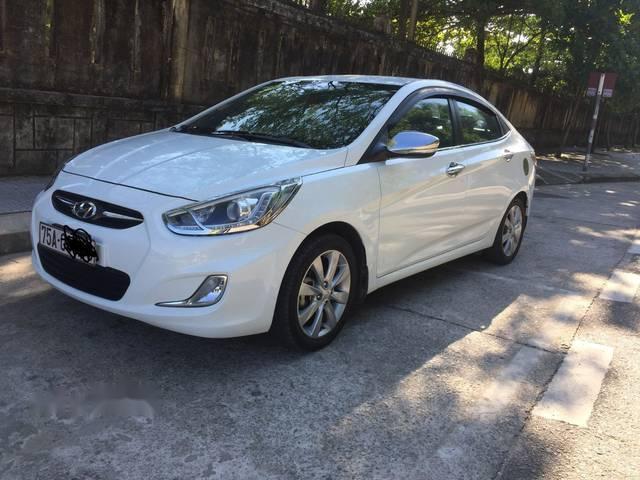 Bán Hyundai Accent sản xuất 2014, màu trắng, xe gia đình, giá 450tr