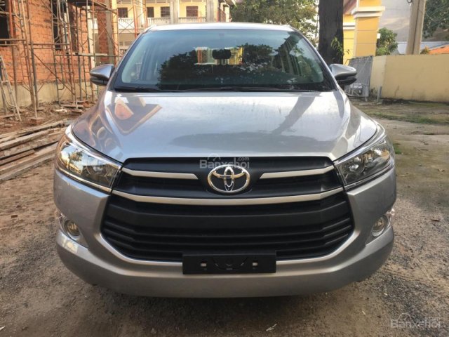 Bán xe Toyota Innova E sản xuất 2018, màu nâu giá cạnh tranh