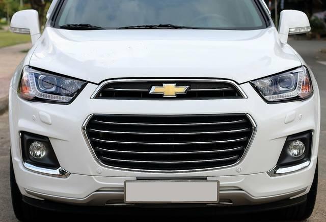 Cần bán Chevrolet Captiva Revv 2.4 sản xuất năm 2017, màu trắng như mới