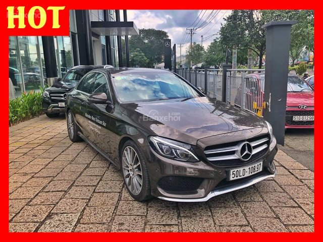 Bán xe Mercedes C300 chưa lăn bánh giá xe cũ, màu nâu 2018 chính hãng