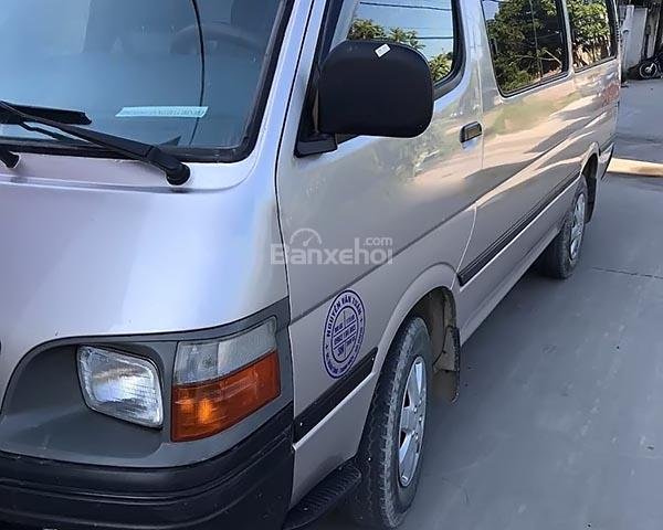 Bán xe Toyota Hiace đời 2004, màu hồng, 135 triệu