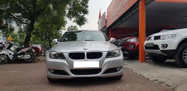 Bán BMW 3 Series 320i năm 2010, màu bạc, nhập khẩu, giá chỉ 525 triệu