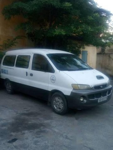 Bán xe Hyundai Starex sản xuất 2001, màu trắng, 99tr