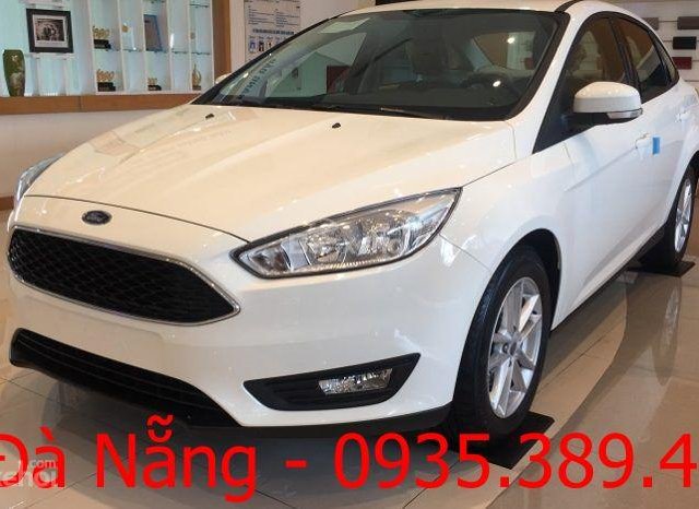 Bán Ford Focus trắng kim cương bản tiêu chuẩn. LH: 0935.389.404 - Hoàng Ford Đà Nẵng